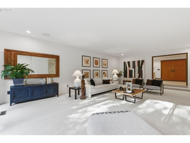 6200 Sw ROUND HILL Way, Portland, OR 97221