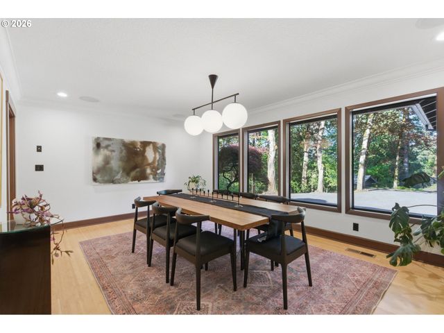6200 Sw ROUND HILL Way, Portland, OR 97221