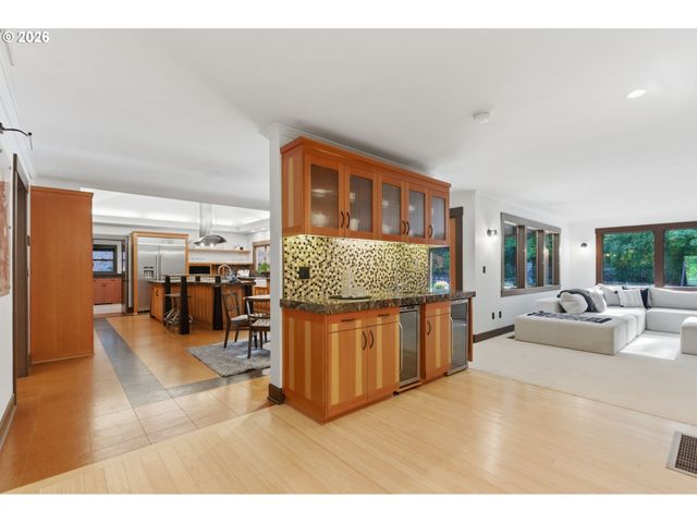 6200 Sw ROUND HILL Way, Portland, OR 97221