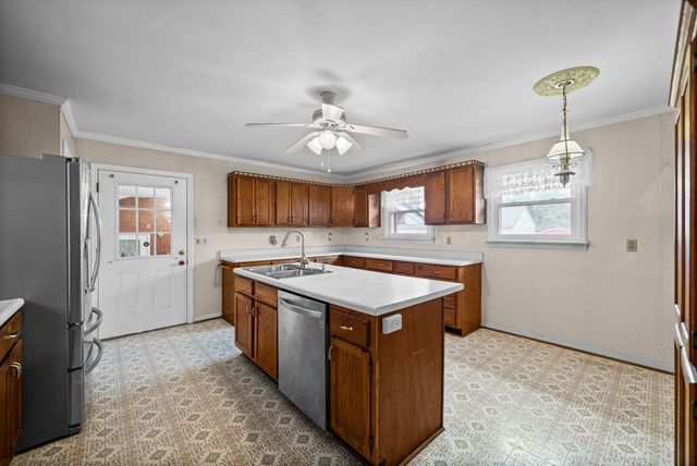 112 E Park St, Guthrie, KY 42234