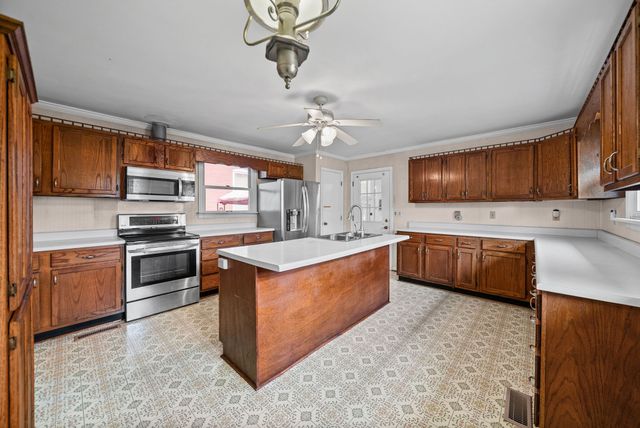 112 E Park St, Guthrie, KY 42234