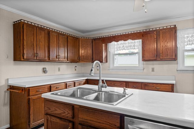 112 E Park St, Guthrie, KY 42234