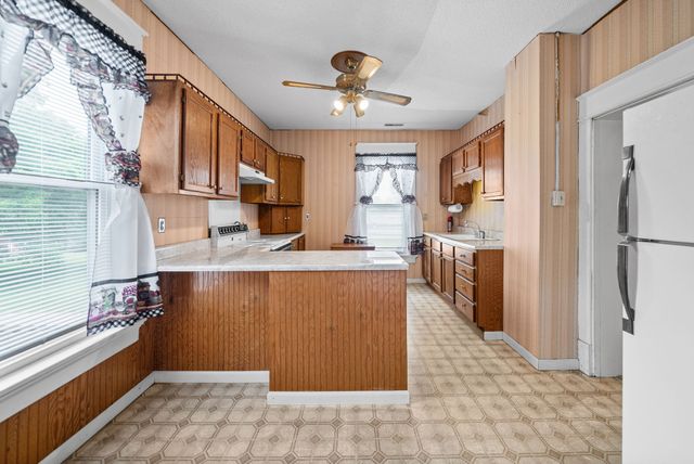 112 E Park St, Guthrie, KY 42234