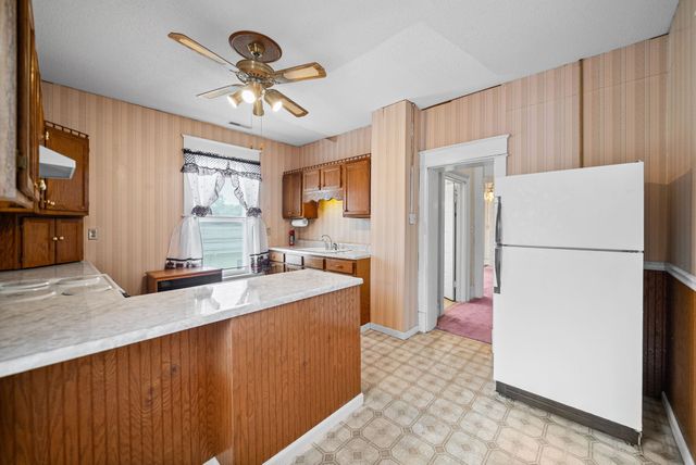 112 E Park St, Guthrie, KY 42234