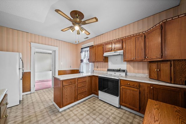 112 E Park St, Guthrie, KY 42234