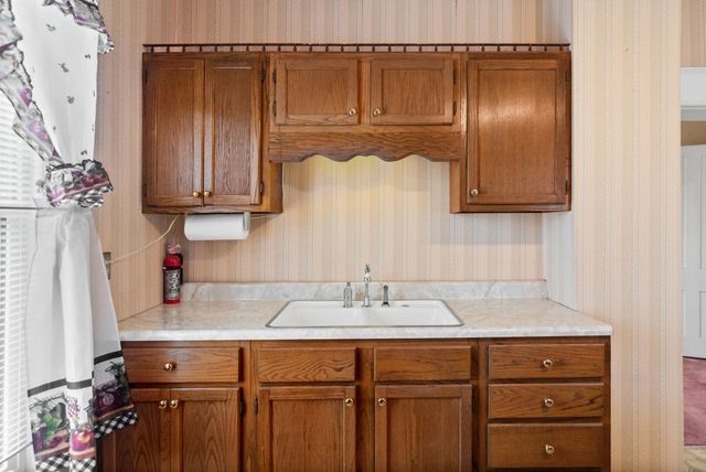 112 E Park St, Guthrie, KY 42234