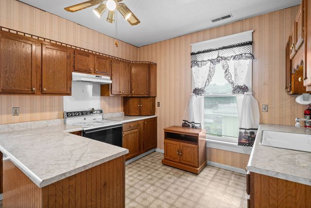 112 E Park St, Guthrie, KY 42234