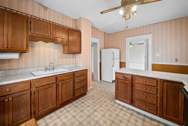 112 E Park St, Guthrie, KY 42234