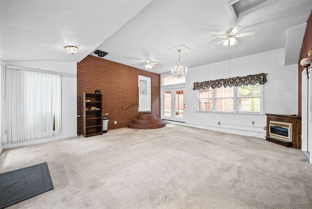 112 E Park St, Guthrie, KY 42234
