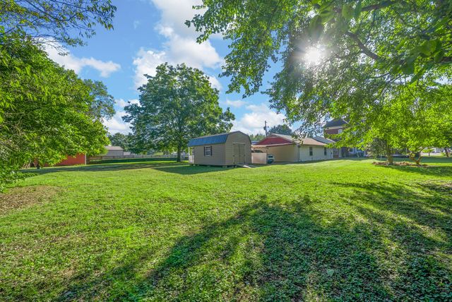 112 E Park St, Guthrie, KY 42234