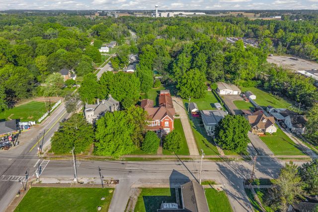 112 E Park St, Guthrie, KY 42234