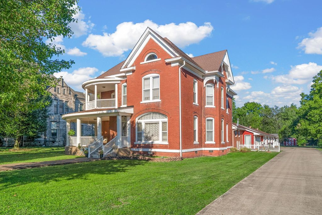 112 E Park St, Guthrie, KY 42234