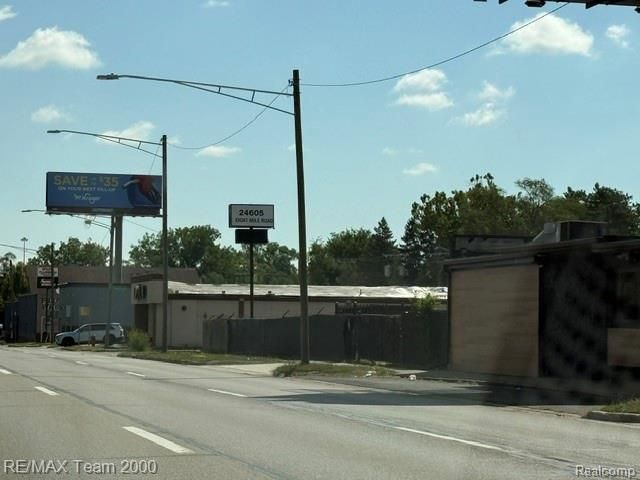 24605 W 8 Mile Road, Detroit, MI 48219