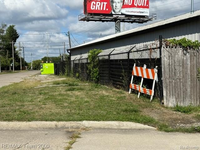 24605 W 8 Mile Road, Detroit, MI 48219