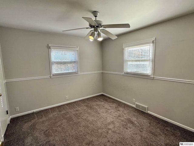 607 S 68th Avenue, Omaha, NE 68106