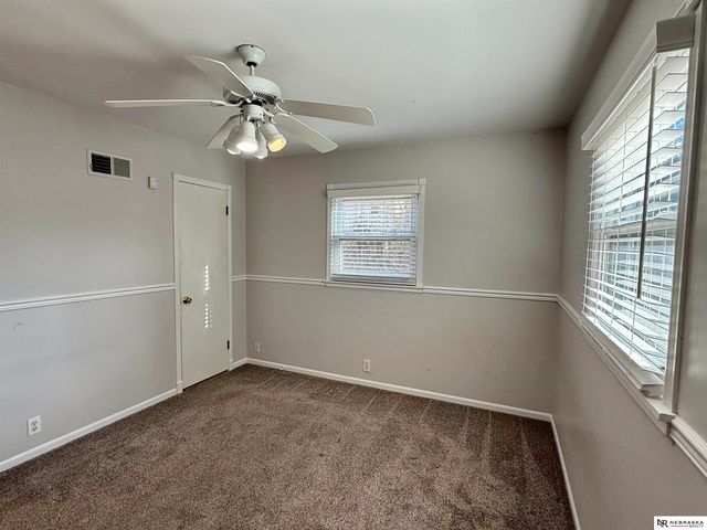 607 S 68th Avenue, Omaha, NE 68106