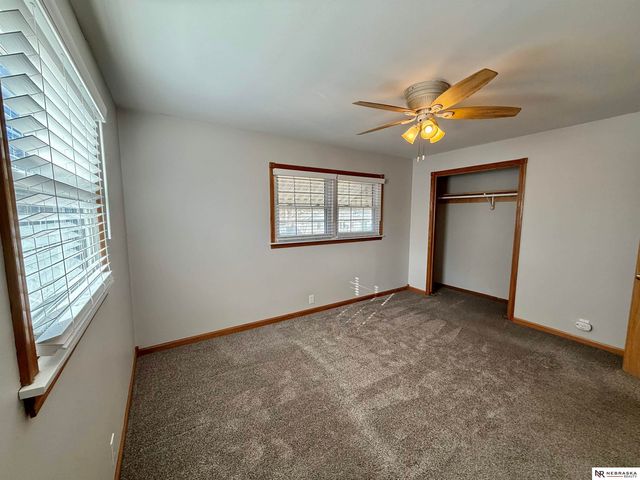 607 S 68th Avenue, Omaha, NE 68106