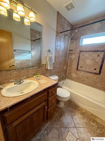 607 S 68th Avenue, Omaha, NE 68106