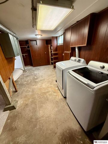 607 S 68th Avenue, Omaha, NE 68106