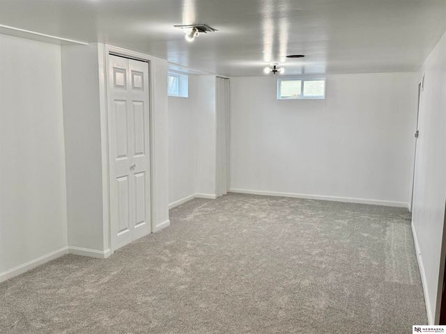 607 S 68th Avenue, Omaha, NE 68106