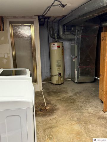 607 S 68th Avenue, Omaha, NE 68106