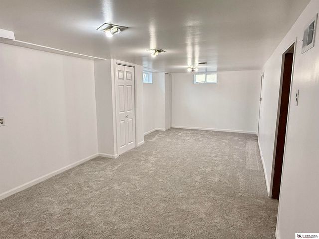 607 S 68th Avenue, Omaha, NE 68106