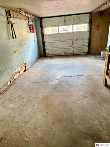 607 S 68th Avenue, Omaha, NE 68106