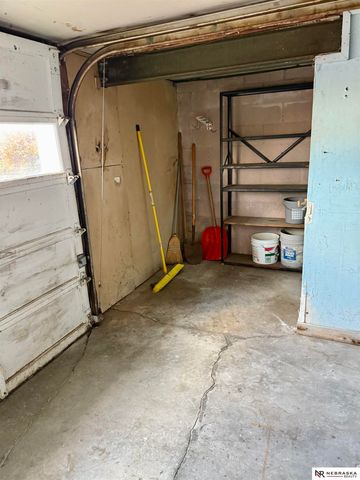 607 S 68th Avenue, Omaha, NE 68106