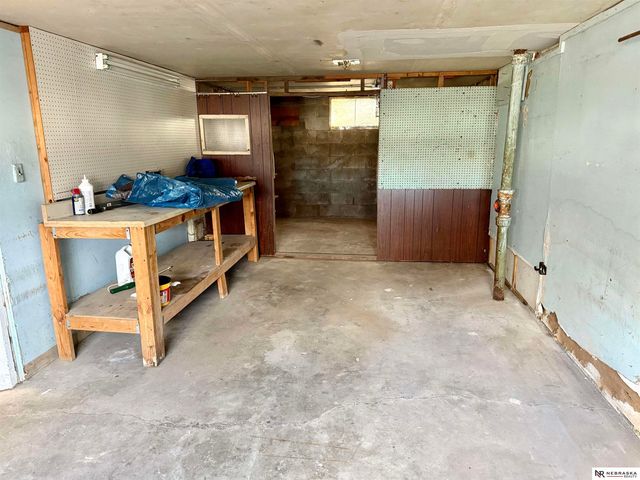 607 S 68th Avenue, Omaha, NE 68106