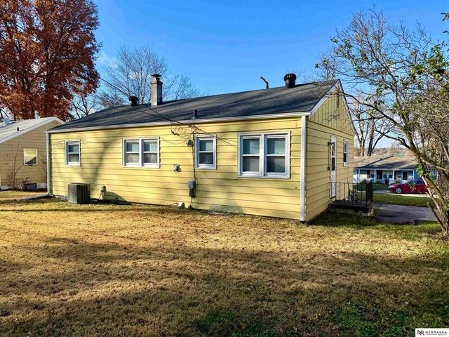 607 S 68th Avenue, Omaha, NE 68106