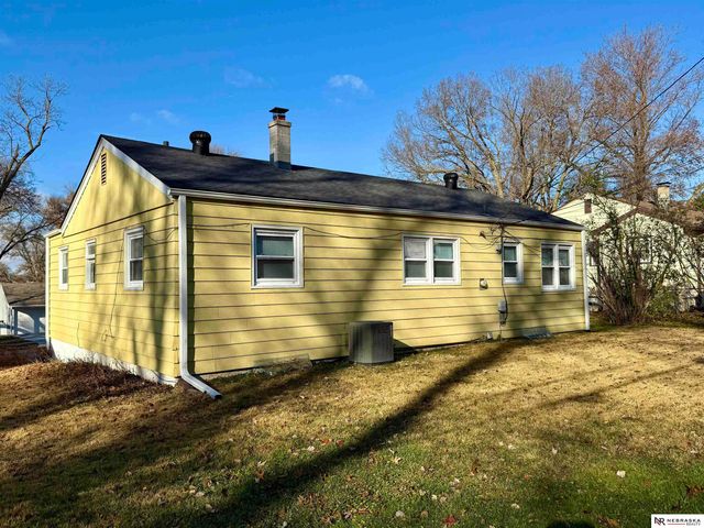 607 S 68th Avenue, Omaha, NE 68106