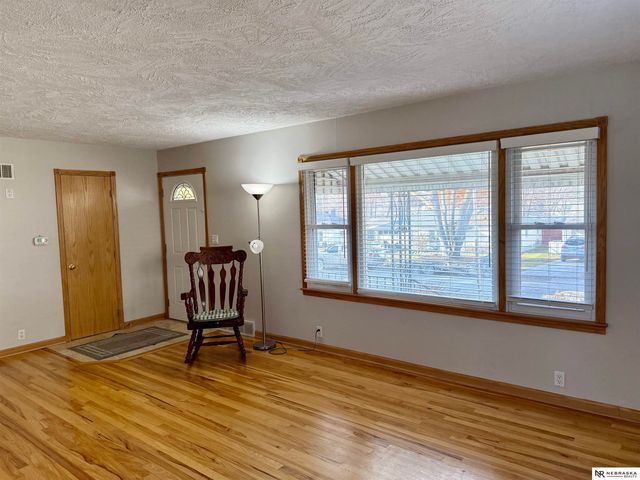 607 S 68th Avenue, Omaha, NE 68106