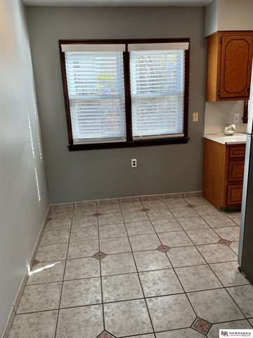 607 S 68th Avenue, Omaha, NE 68106