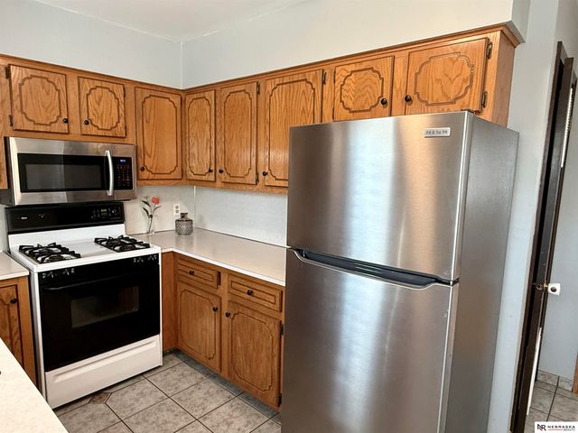 607 S 68th Avenue, Omaha, NE 68106