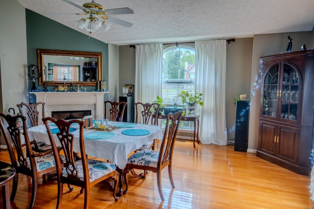 233 Lone Oak Dr, White House, TN 37188