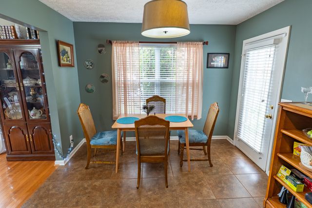 233 Lone Oak Dr, White House, TN 37188