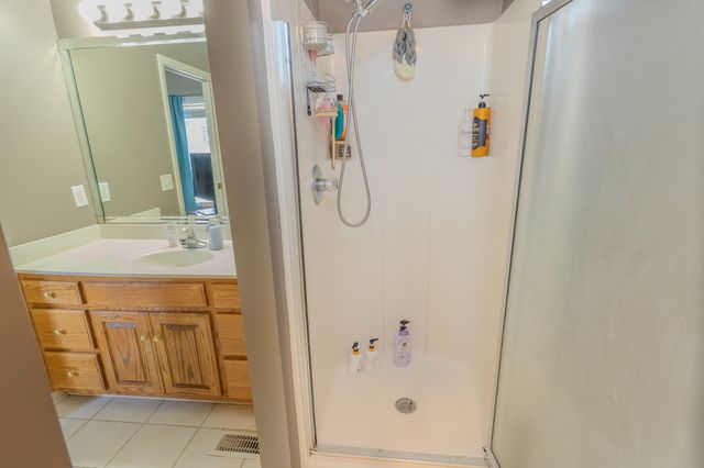 233 Lone Oak Dr, White House, TN 37188