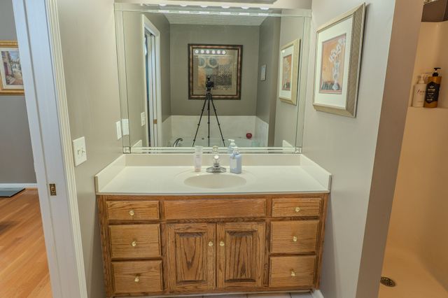 233 Lone Oak Dr, White House, TN 37188