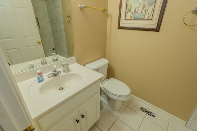 233 Lone Oak Dr, White House, TN 37188