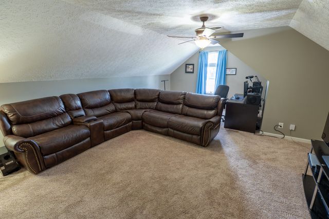 233 Lone Oak Dr, White House, TN 37188