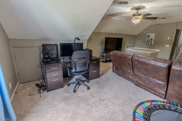 233 Lone Oak Dr, White House, TN 37188