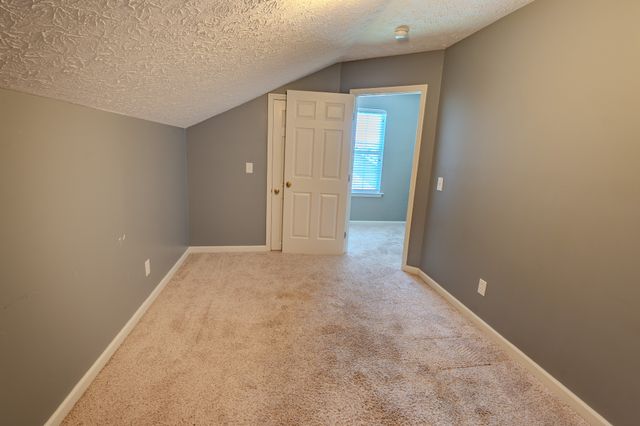 233 Lone Oak Dr, White House, TN 37188