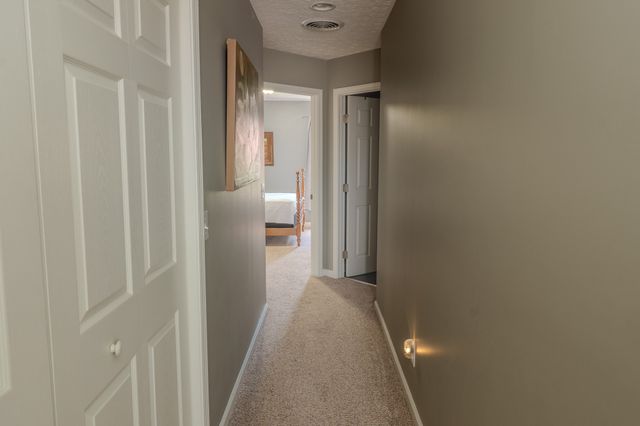 233 Lone Oak Dr, White House, TN 37188