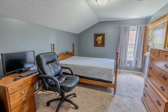 233 Lone Oak Dr, White House, TN 37188