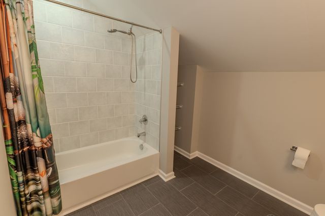 233 Lone Oak Dr, White House, TN 37188
