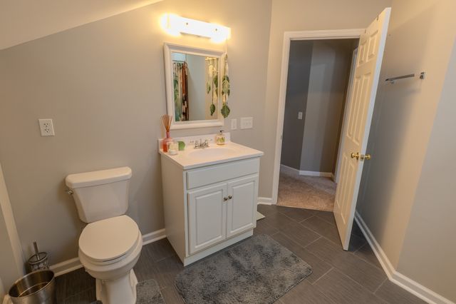 233 Lone Oak Dr, White House, TN 37188