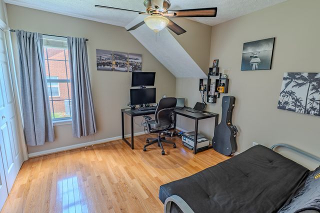 233 Lone Oak Dr, White House, TN 37188