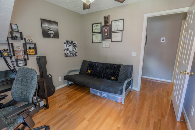 233 Lone Oak Dr, White House, TN 37188