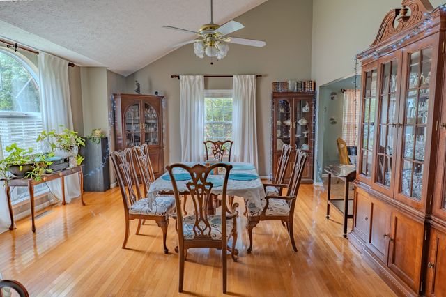 233 Lone Oak Dr, White House, TN 37188
