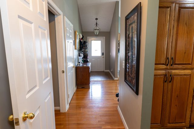 233 Lone Oak Dr, White House, TN 37188
